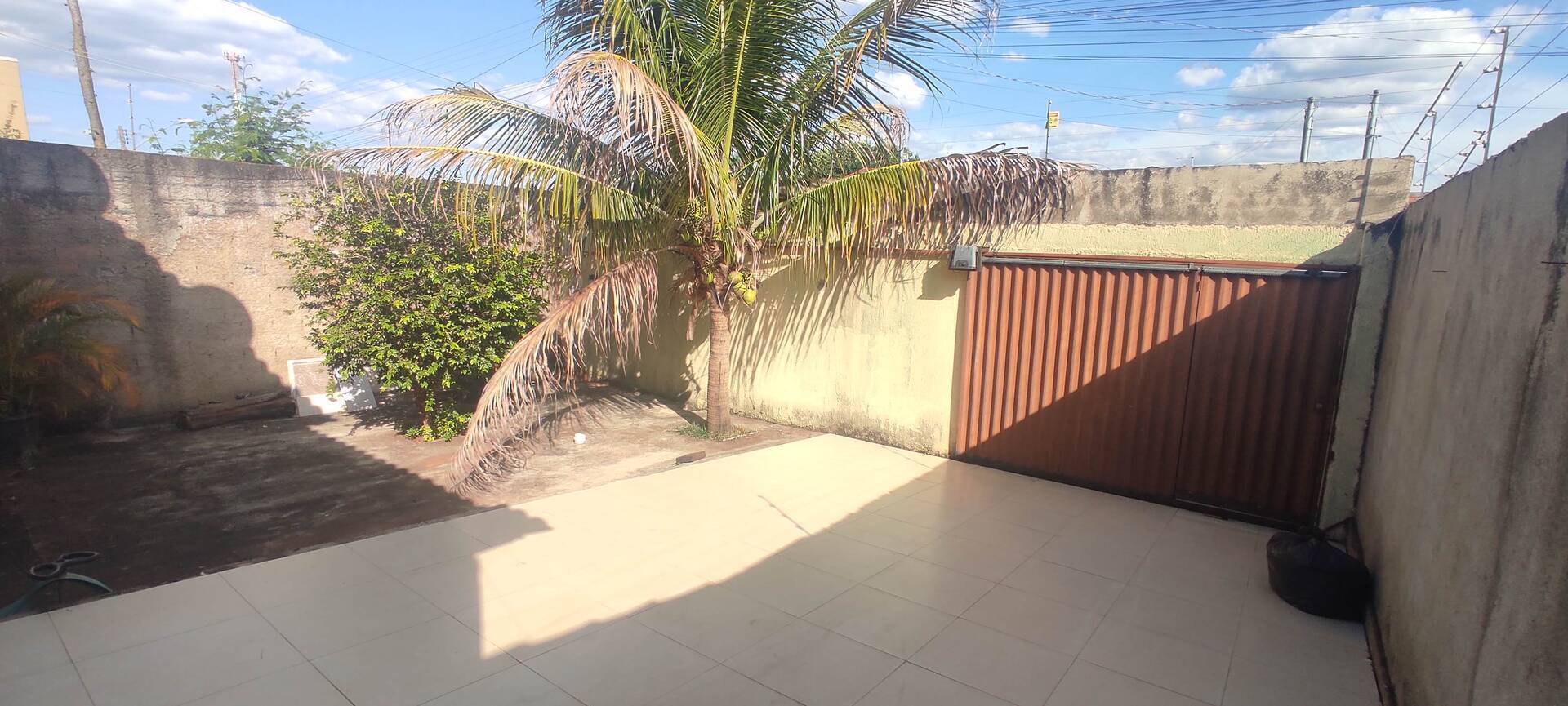 Casa à venda com 3 quartos, 300m² - Foto 2