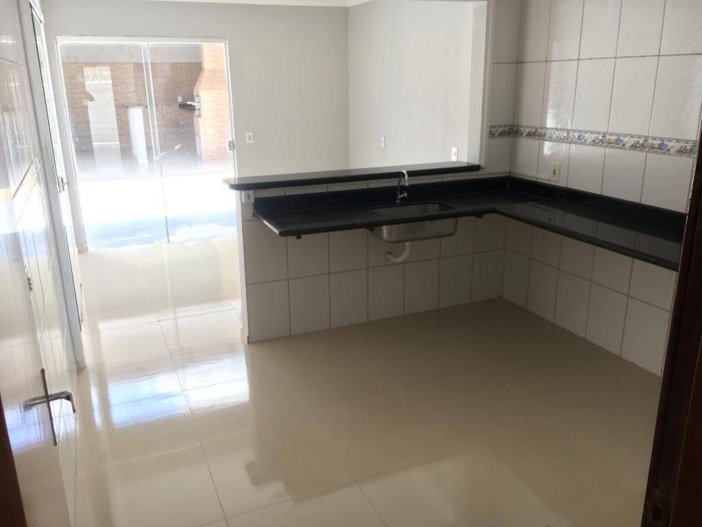 Casa à venda com 3 quartos, 240m² - Foto 8